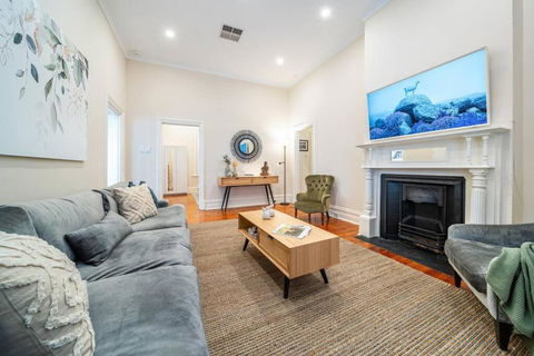 Waratah Cottage 1910 - Boutique - Accommodation in Surfers Paradise 2