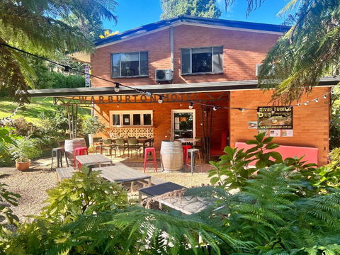 WARBURTON MOTEL - Where Mid-century Style Meets The Mountains - Accommodation in Surfers Paradise 0