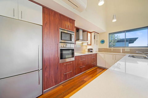 Warragi 5 By Discover Stradbroke - Pool - Accommodation in Surfers Paradise 3