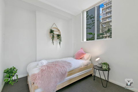WARRICK FRAM 3 BEDS APT FREE PARKING WALK TO WESTFIELD CLOSE TO HOSPITAL NWF003 - Accommodation in Surfers Paradise 1