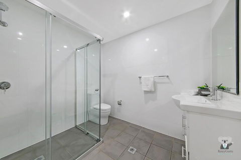 WARRICK FRAM 3 BEDS APT FREE PARKING WALK TO WESTFIELD CLOSE TO HOSPITAL NWF003 - Accommodation in Surfers Paradise 3