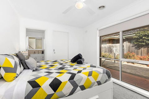 WATERFRONT - BAY VIEWS - Edgewater Springs - Accommodation in Surfers Paradise 2