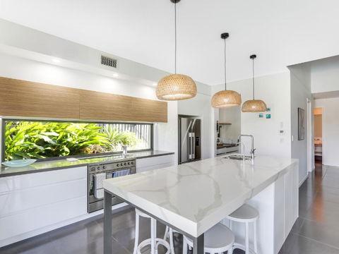 WATERFRONT HOME BORDERING MOOLOOLABA - Accommodation in Surfers Paradise 3