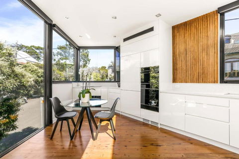 Woollahra House Beautiful 3 Bedroom Terrace - Accommodation in Surfers Paradise 2