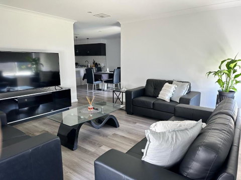 Xquisite - Accommodation in Surfers Paradise 0