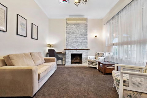 White On Wright Clare - Accommodation in Surfers Paradise 3