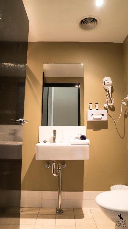 Windsor Castle Hotel - Accommodation in Surfers Paradise 2