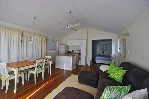 Wondai Hideaway Apartment - Accommodation in Surfers Paradise 0