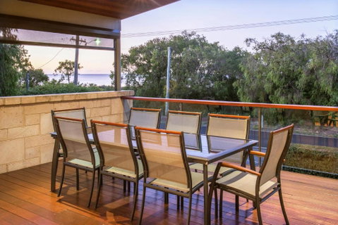 XYZ Holiday Home - Accommodation in Surfers Paradise 3