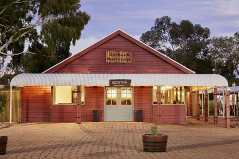 Outback Hotel - Accommodation in Surfers Paradise 0