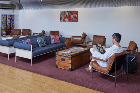 Outback Hotel - Accommodation in Surfers Paradise 1