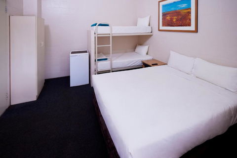 Outback Lodge - Accommodation in Surfers Paradise 2
