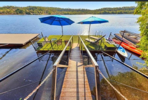 Rumah Surgah On Lake Bennett - Accommodation in Surfers Paradise 0