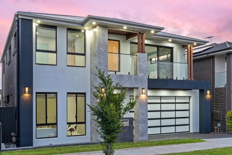 Spacious & Luxury 4Bed Room Retreat Near Station - Accommodation in Surfers Paradise 1