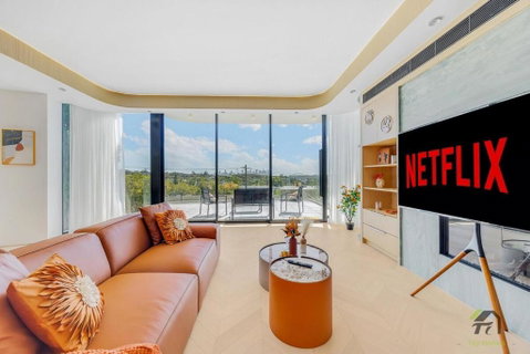 Whispering Pines With 4 Bedroom In Vaucluse - Accommodation in Surfers Paradise 0