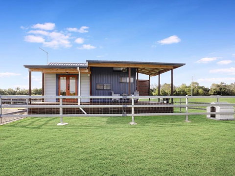 Yamba Tiny House Iris - Accommodation in Surfers Paradise 0