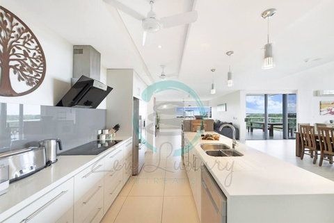 ZEN LUXURY: 2-Story 4-BR Penthouse In Darwin City With Mindal Markets & Harbour Views - Accommodation in Surfers Paradise 0