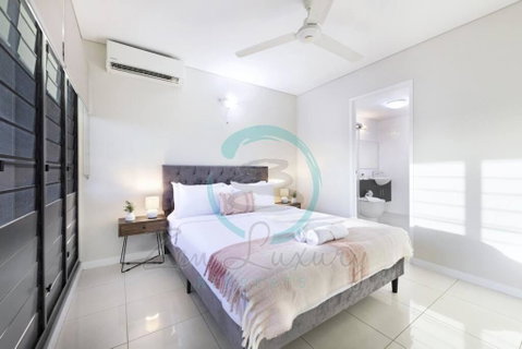Zen On Stuart: 3-BR Penthouse Pad + Pool + BBQ - Accommodation in Surfers Paradise 1