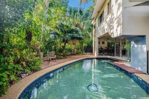 Zen Serene Seascape - Family Pool - BBQ - Markets - Accommodation in Surfers Paradise 0