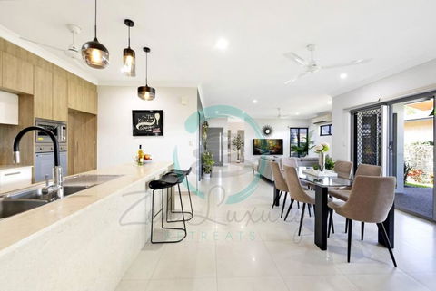 Zenhouse: Prestigous 4-BR Display Home In Muirhead - Accommodation in Surfers Paradise 0