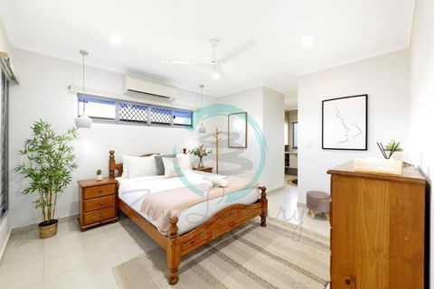 Zenhouse: Prestigous 4-BR Display Home In Muirhead - Accommodation in Surfers Paradise 2