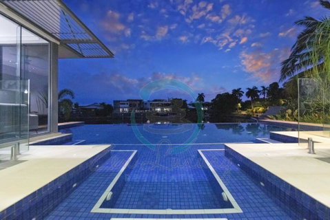 ZenLux: 4BR Bayview Mansion Infinity Pool + Cinema - Accommodation in Surfers Paradise 1