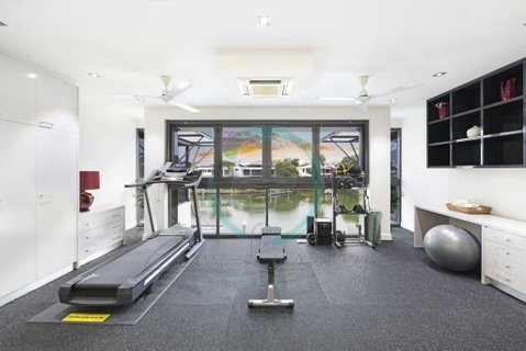 ZenLux: 4BR Bayview Mansion Infinity Pool + Cinema - Accommodation in Surfers Paradise 2