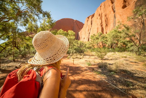 7-Day Guided Tour Of Alice Springs With Accommodation Included - Accommodation in Surfers Paradise 2
