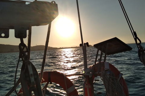 Townsville Private Hire Sunset Sail Sailing Cruise Boat Tour Charter Experience - Accommodation in Surfers Paradise 4