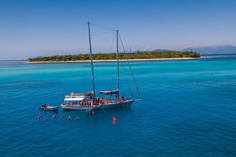 Ocean Free Green Island & Great Barrier Reef Snorkel Cruise, Cairns 25 Guests - Accommodation in Surfers Paradise 0