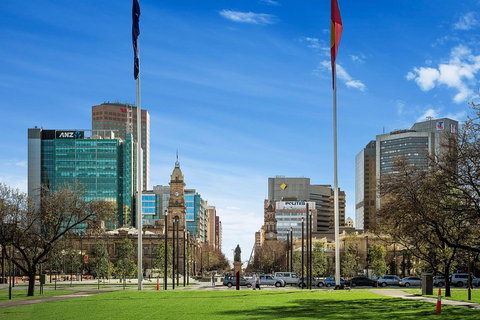 Adelaide Highlights, Hahndorf & McLaren Vale Wine Tasting And Sightseeing Tour - Accommodation in Surfers Paradise 1