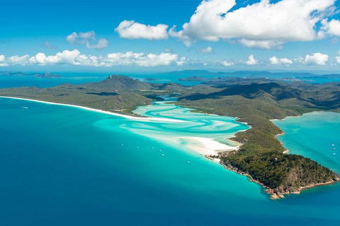 Whitsunday Bullet Day Trip - Whitehaven Beach And Snorkelling - Accommodation in Surfers Paradise 1